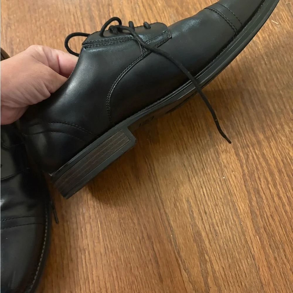 Dockers Black Leather Cap-Toe Derbys